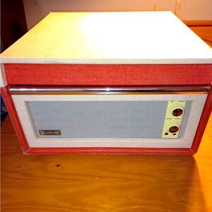 Crosley Vintage looking Record Player w/bluetooth - Works great!